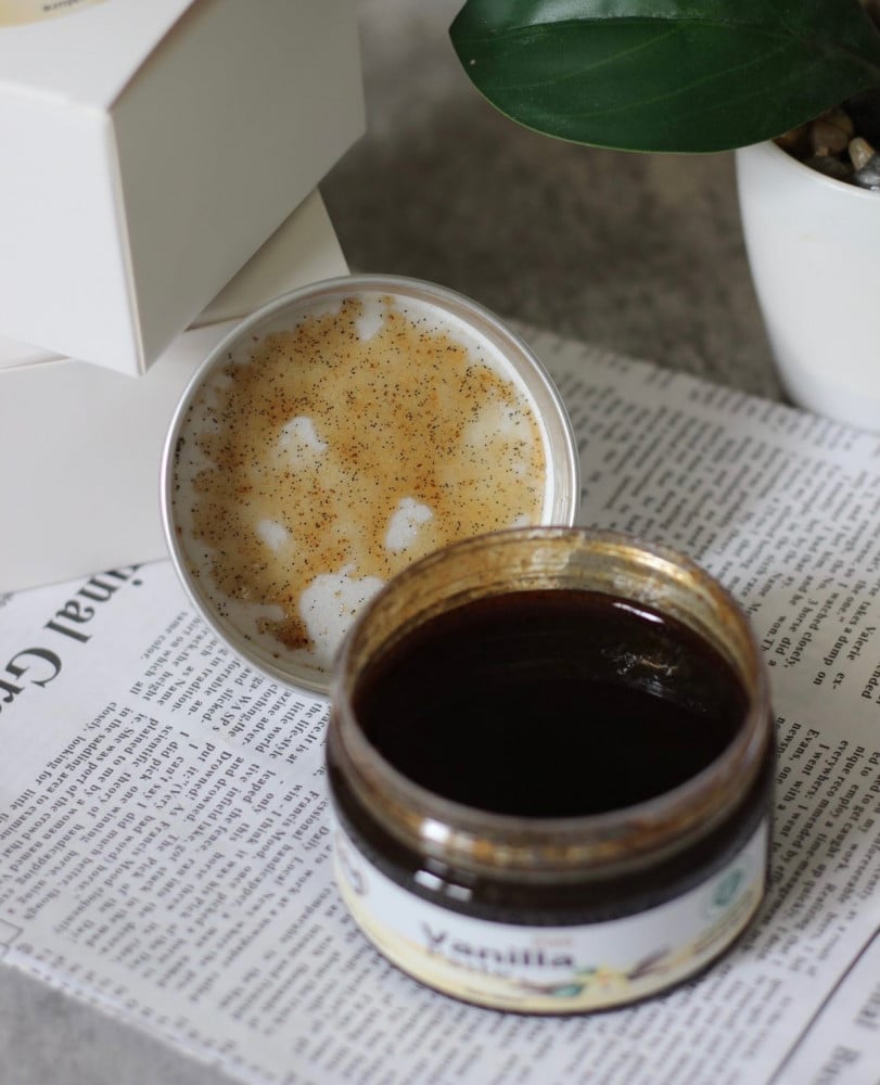 عبوه واحده من vanilla paste  حجمها ( 100 جرام )