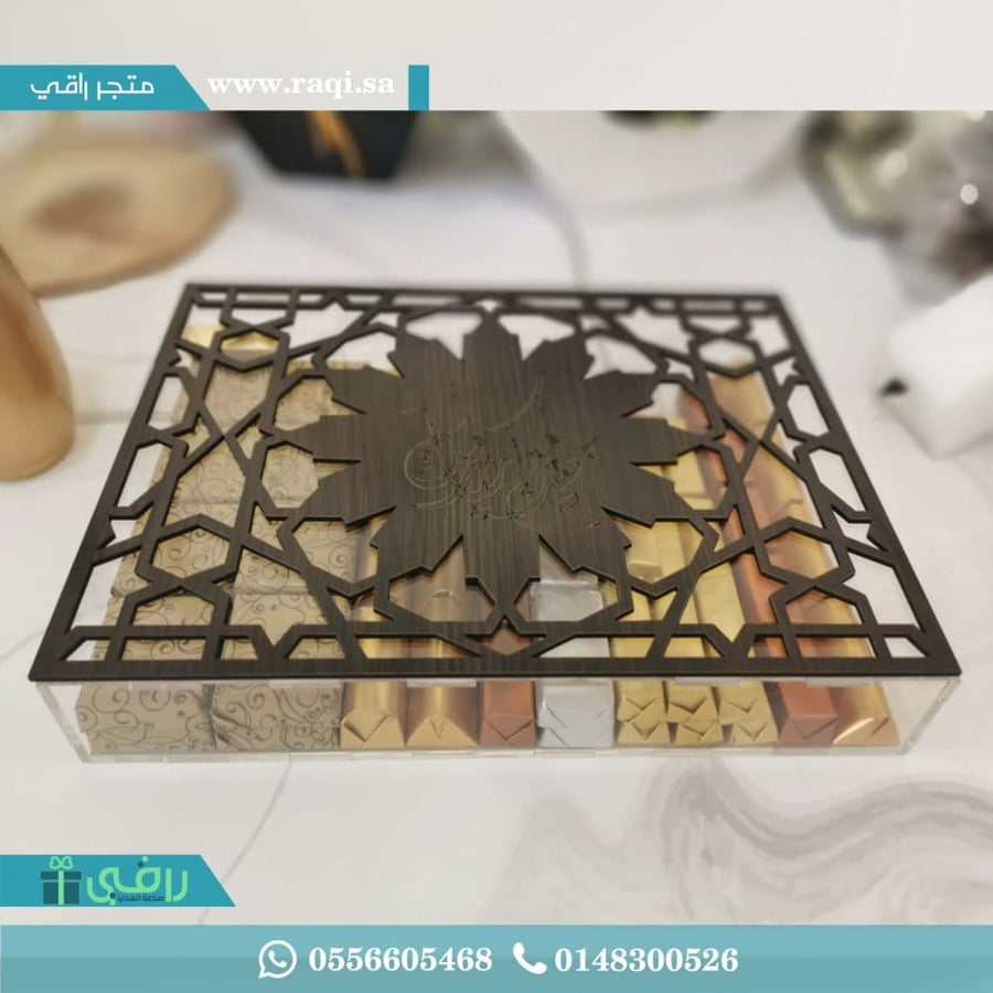 علبة شوكولاته بالاكريليك والخشب
