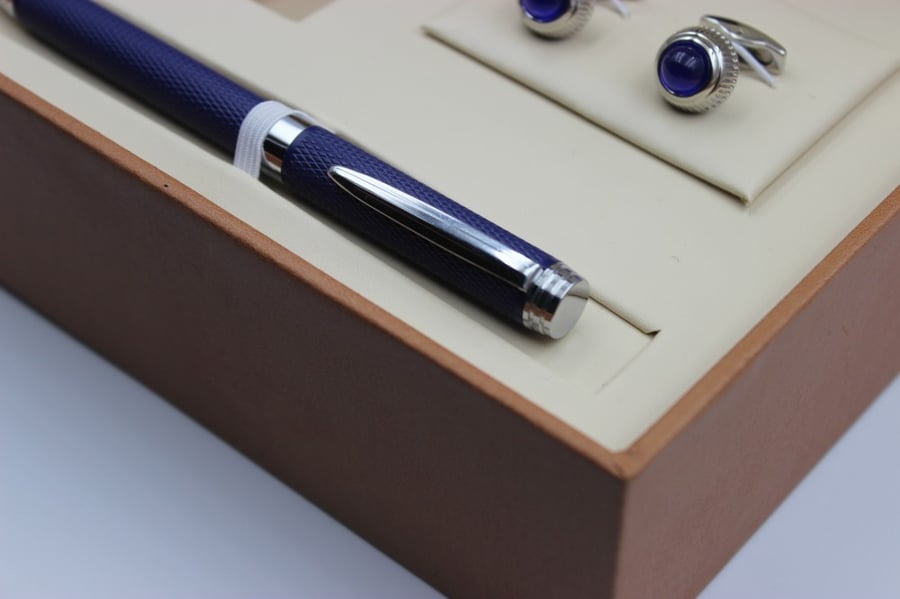 طقم فاخر من ساعة و كبك وقلم  من FANDER BLUE