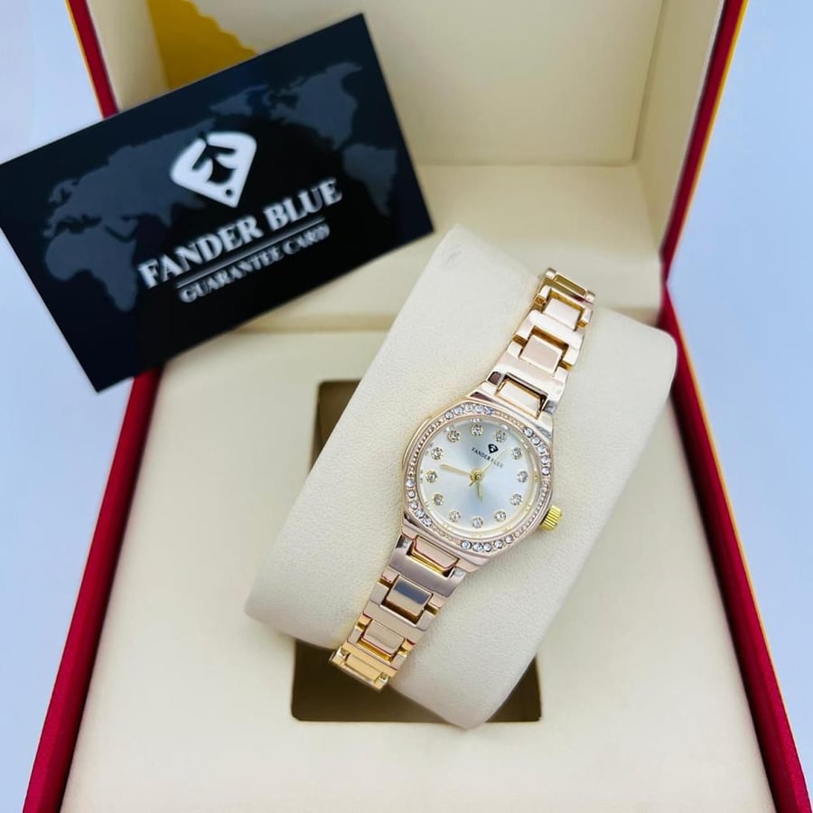 ساعة رسمية دائرية بفصوص نسائية من فاندربلو