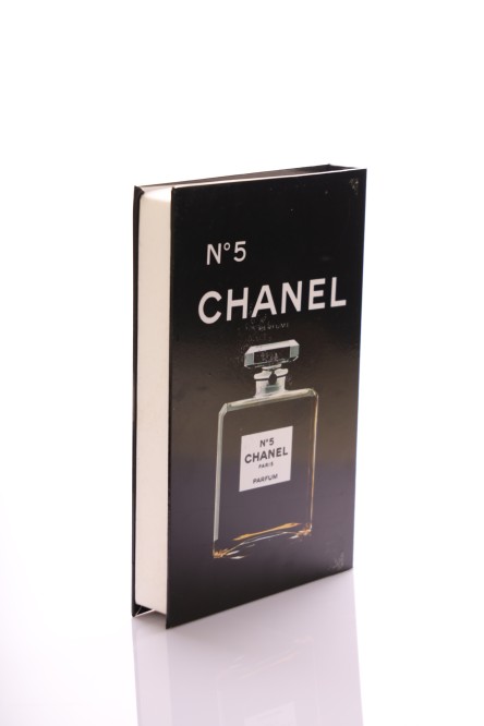 كتاب ديكور شانيل اسود