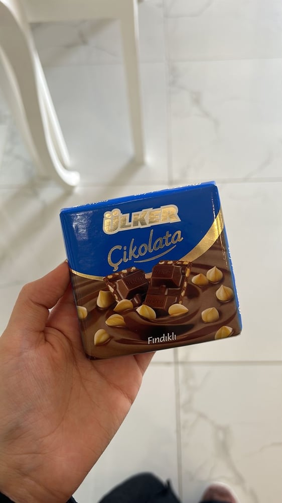 شوكلاته حليب بالبندق