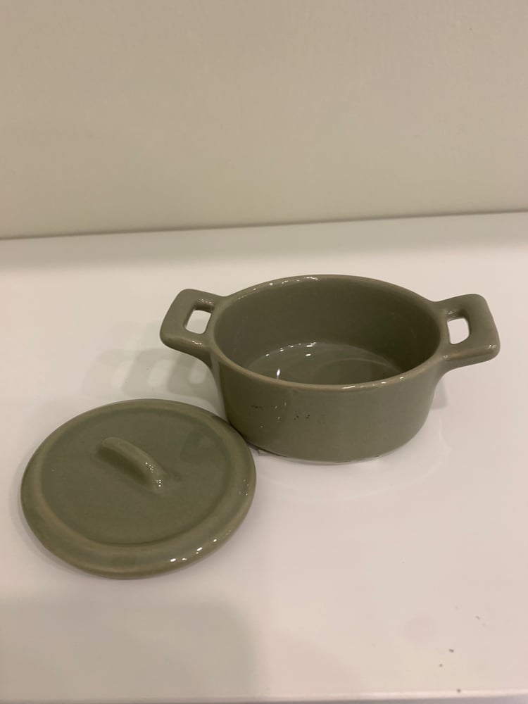 علب فخار حجم مني