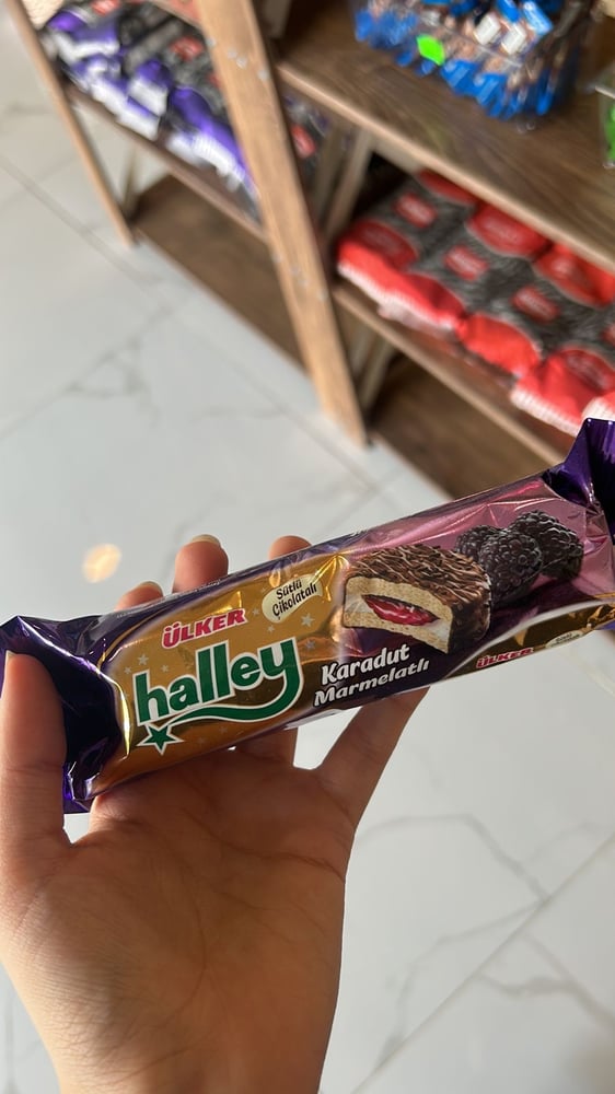 كيكة اولكر بالمارمشيلو بحشوة التوت