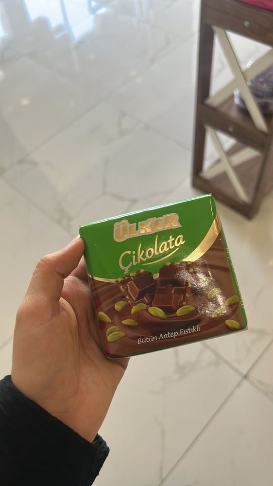 شوكلاته حليب بالفستق