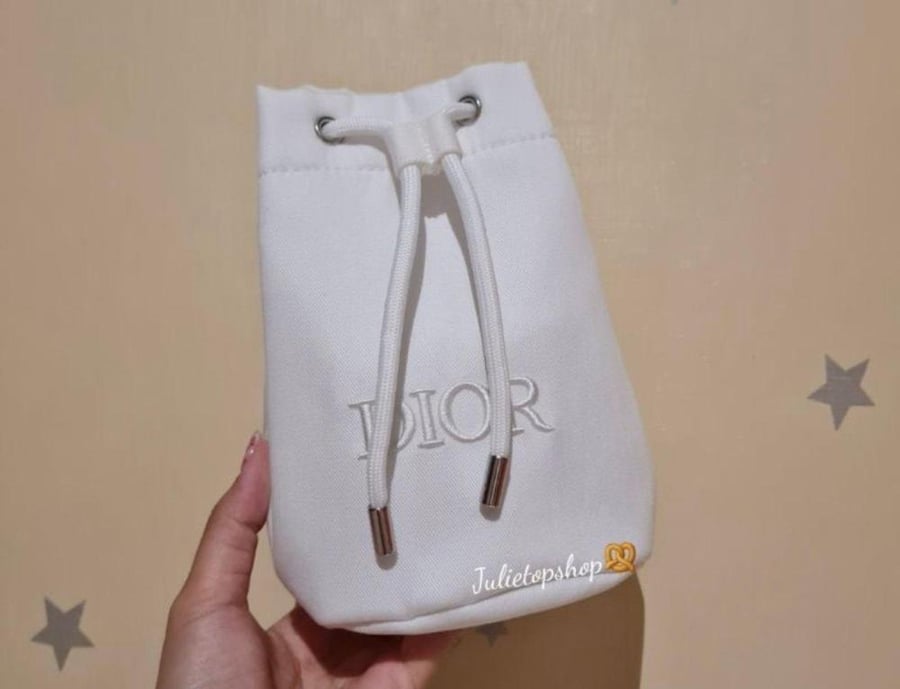 The distinguished care set Capture Total from Dior (fabric bag - 50 ml lotion - 15 ml face cream - 5 ml eye serum - 5 ml face serum) with the box and bag