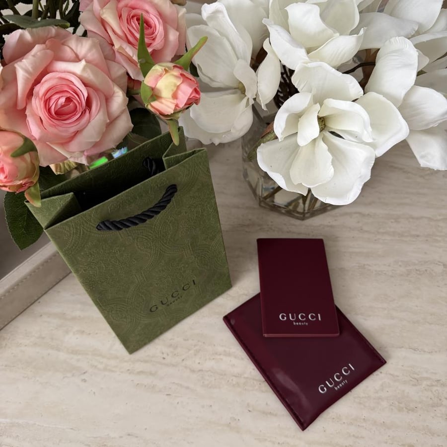 مراية قوتشي الجديدة شكل بطاقة  - card Gucci mirror