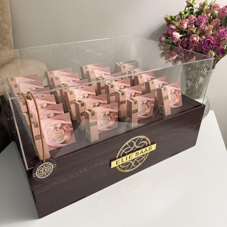 بكج بوكس فخم فيه 24 عطر ايلي صعب عينات الابيض مع ثيم اليوم الوطني