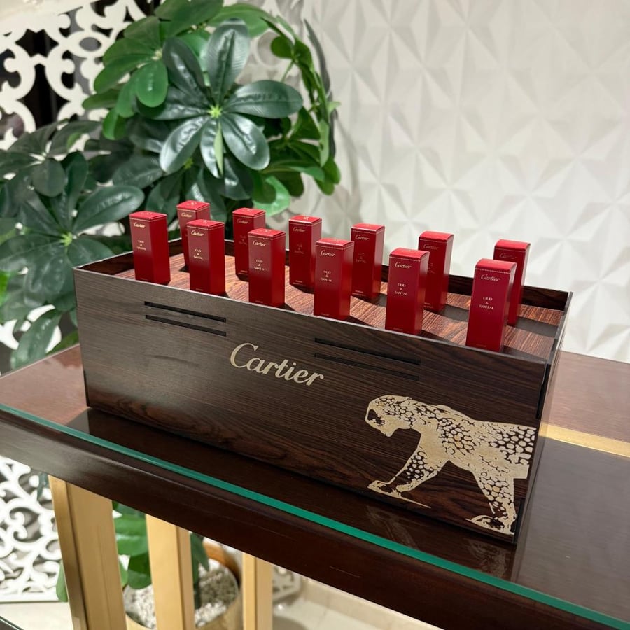 توزيعات كارتيه للعيد بوكس يحتوي على 12 عطر كارتيه صغير