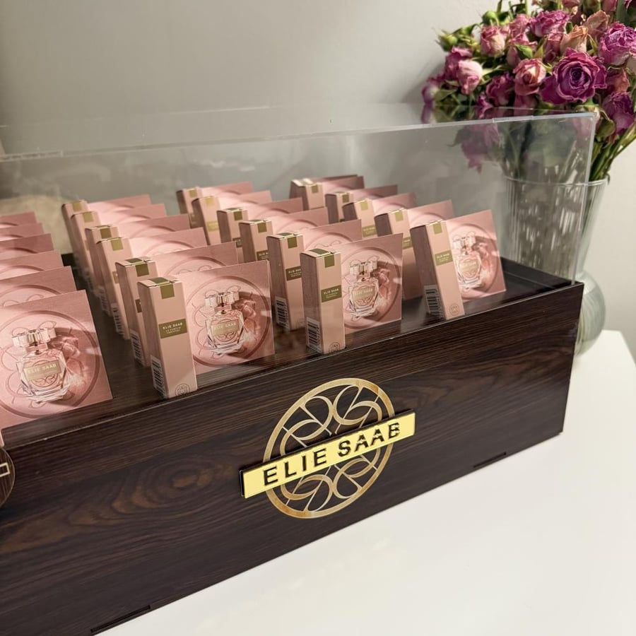 بكج بوكس فخم فيه 24 عطر ايلي صعب عينات الابيض مع ثيم اليوم الوطني