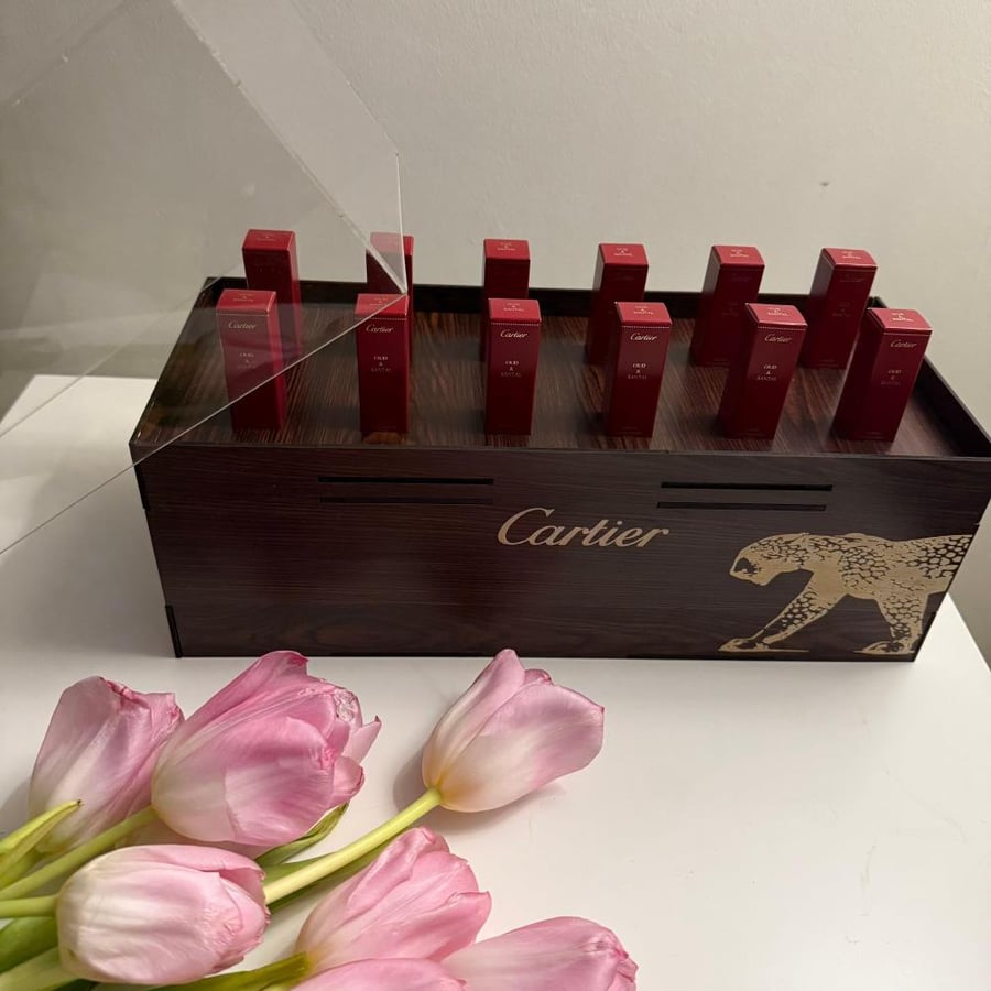 توزيعات كارتيه للعيد بوكس يحتوي على 12 عطر كارتيه صغير