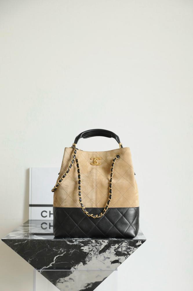 ‏Two-Tone Leather & Suede Tote Bag
