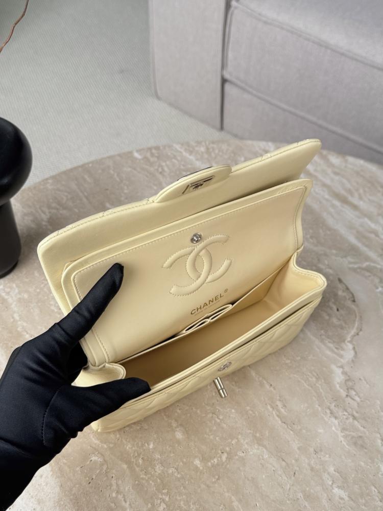SMALL CLASSIC HANDBAG