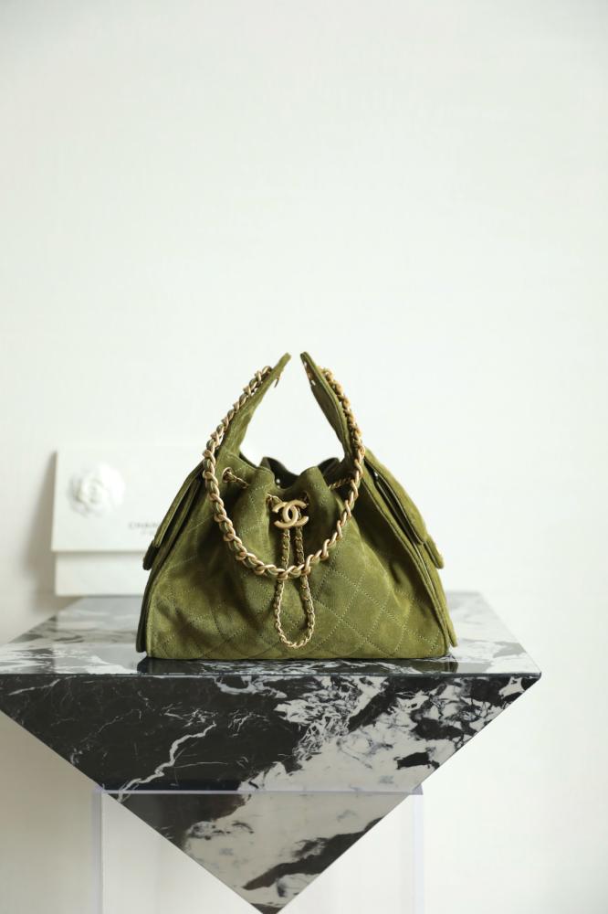 THE CHANEL 25 HANDBAG