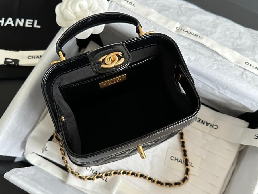 FLAP BAG WITH TOP HANDLE