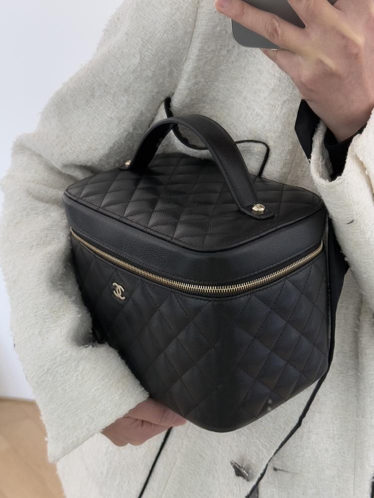 chanel makeup bag
