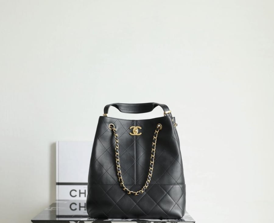 ‏Two-Tone Leather & Suede Tote Bag