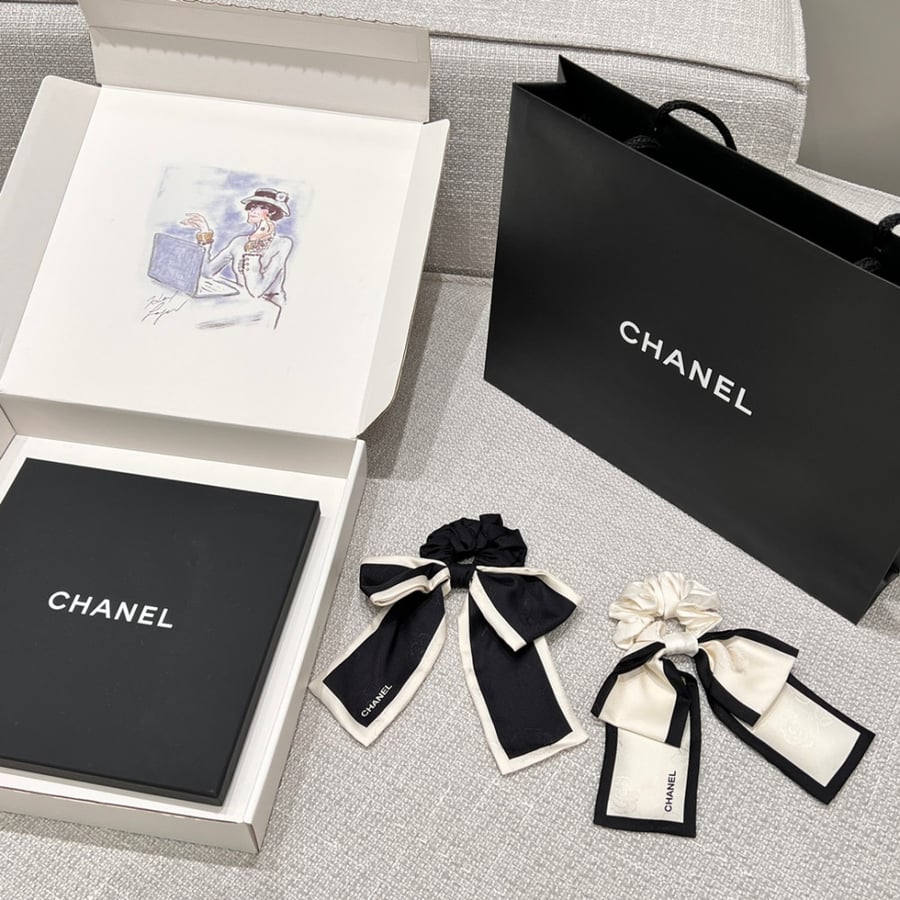 CHANEL SCARF