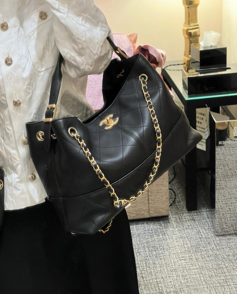 ‏Two-Tone Leather & Suede Tote Bag
