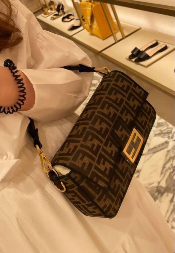 fendi baguette - استلام فوري