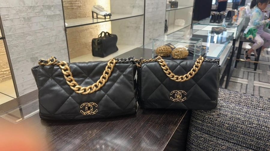 chanel 19 bag size 30