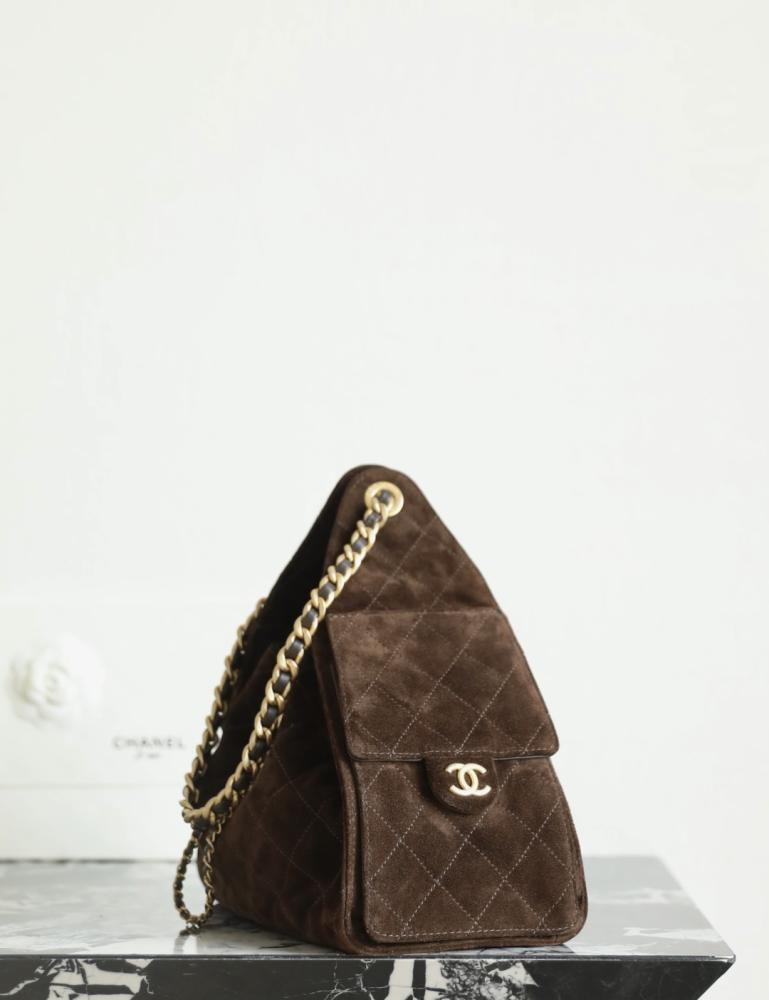 THE CHANEL 25 HANDBAG
