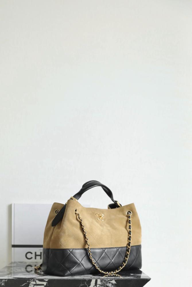 ‏Two-Tone Leather & Suede Tote Bag
