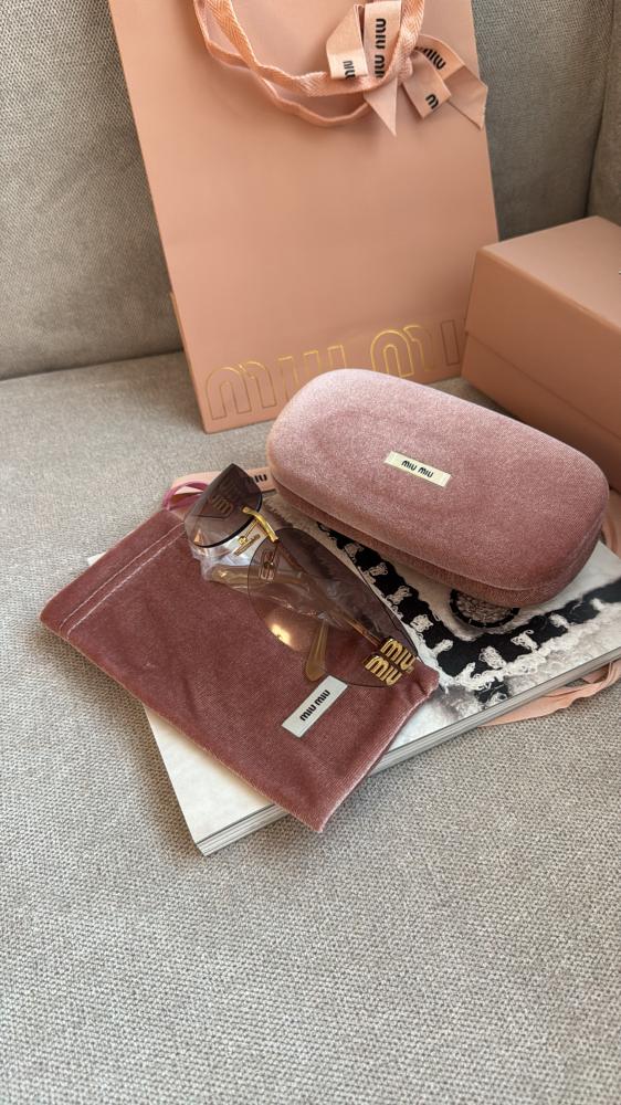 sunglasses miumiu - استلام فوري