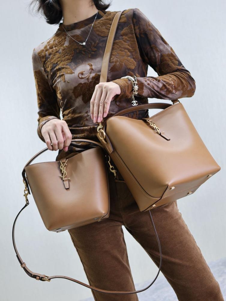 LE 37 SMALL IN SHINY LEATHER