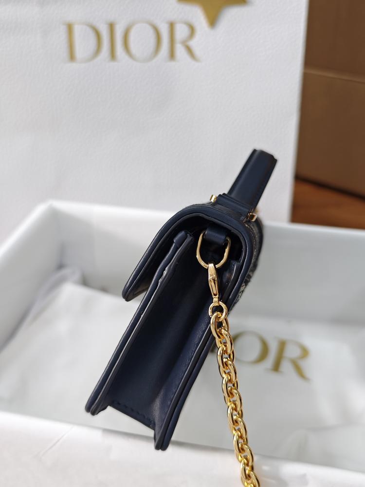 30 Montaigne