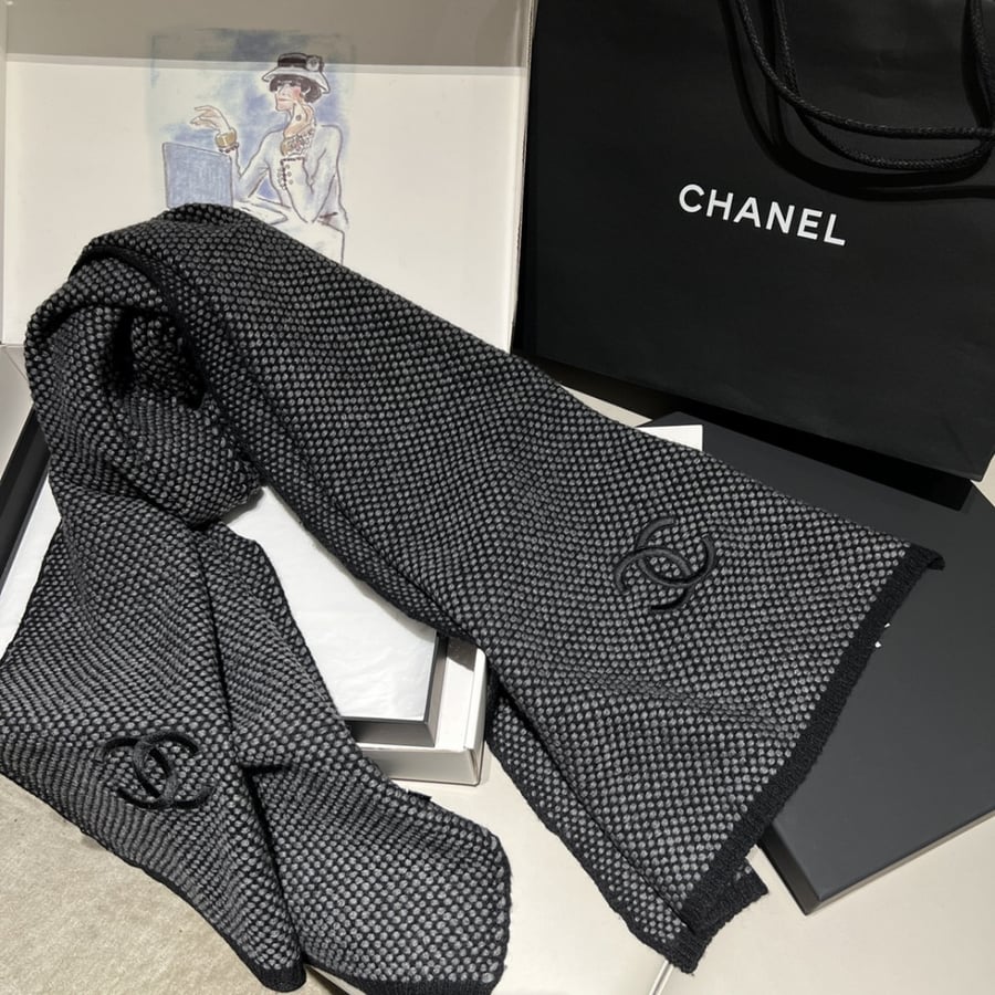CHANEL SCARF