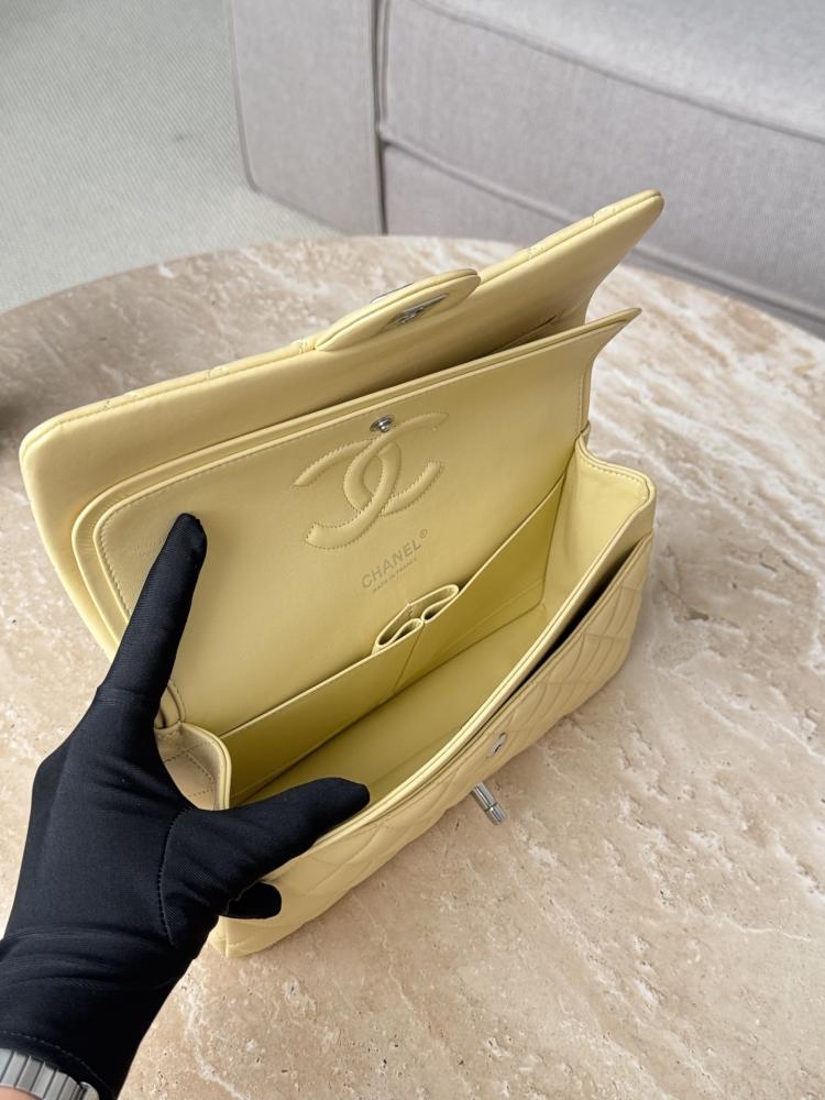 MEDIUM CLASSIC HANDBAG