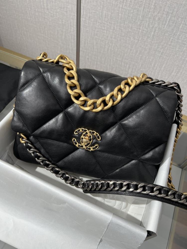 chanel 19 bag size 30