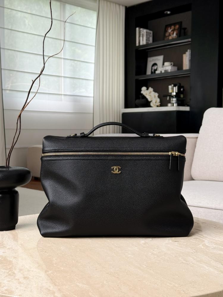 LARGE SHOPPING BAG   Grained Calfskin & Gold-Tone Metal  Black