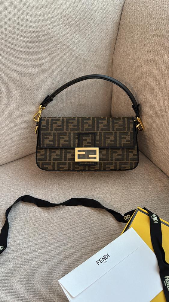 fendi baguette - استلام فوري