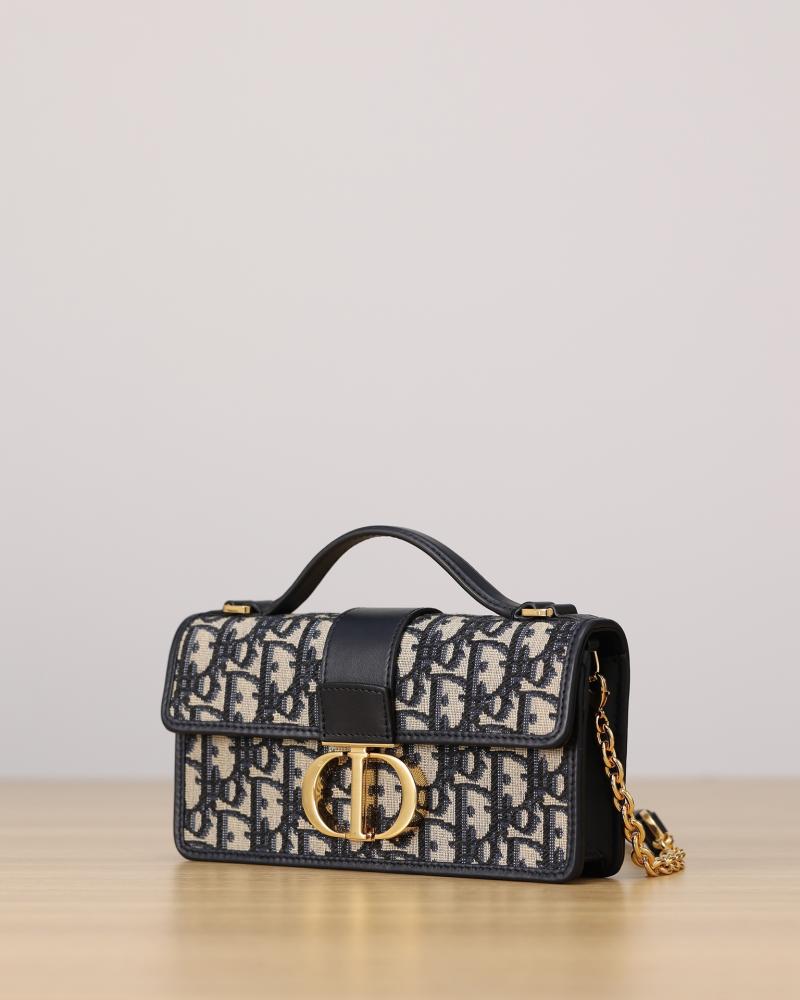 30 Montaigne