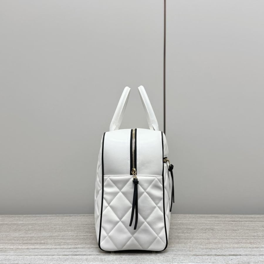 Boston handbag in white and black