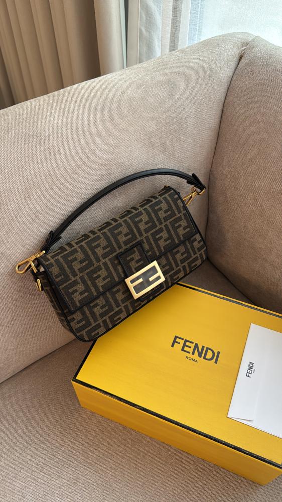fendi baguette - استلام فوري