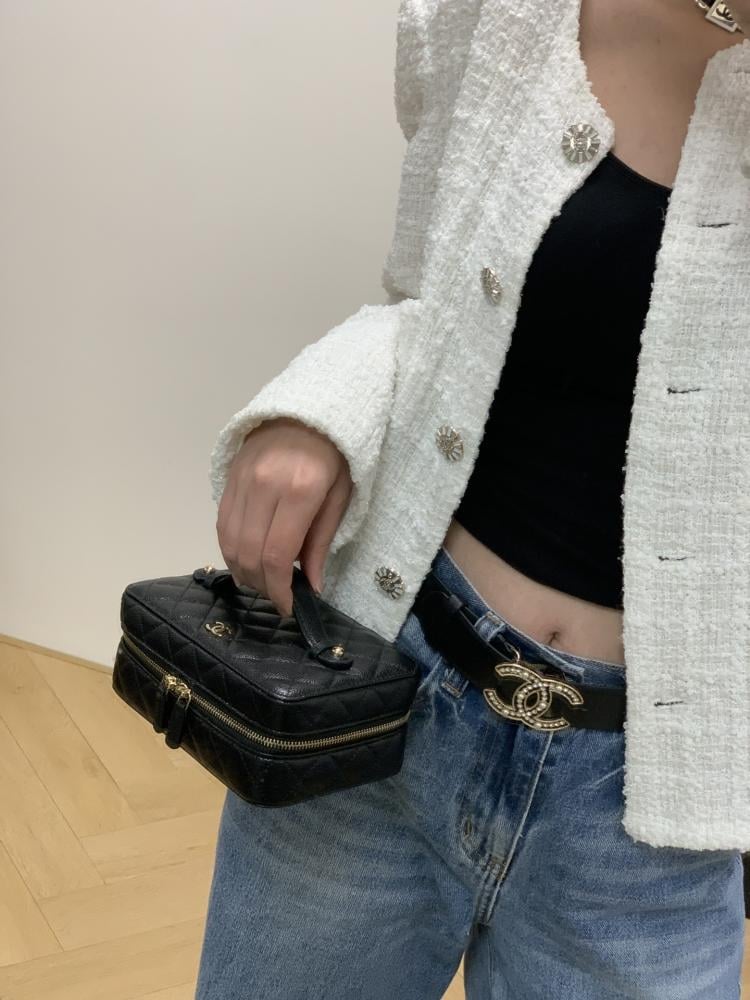 chanel makeup bag