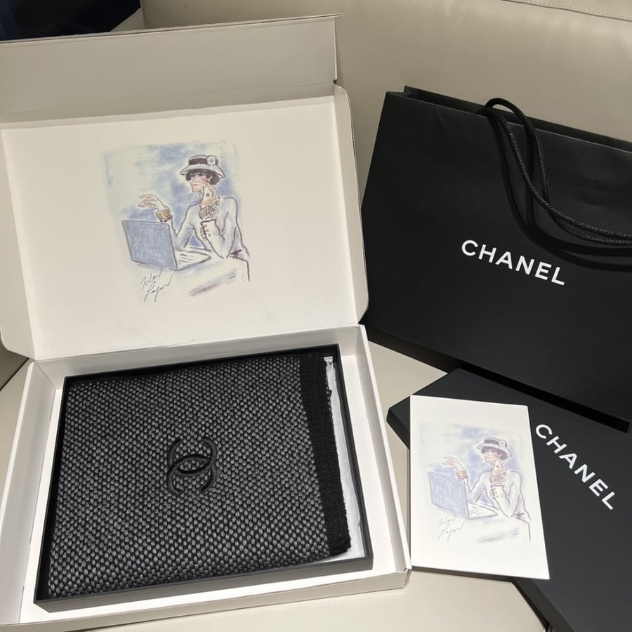CHANEL SCARF