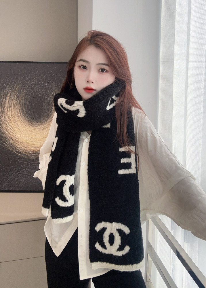 CHANEL SCARF