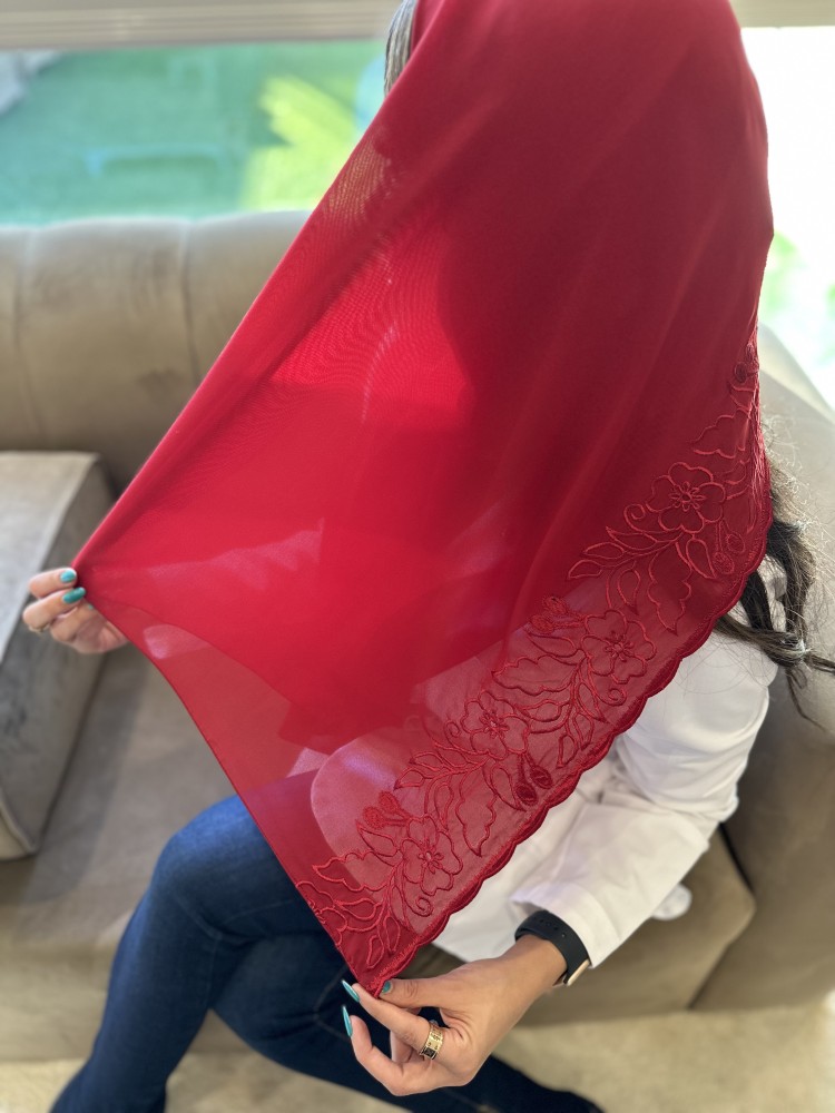 طرحة ليزر مطرزة ورد لون أحمر