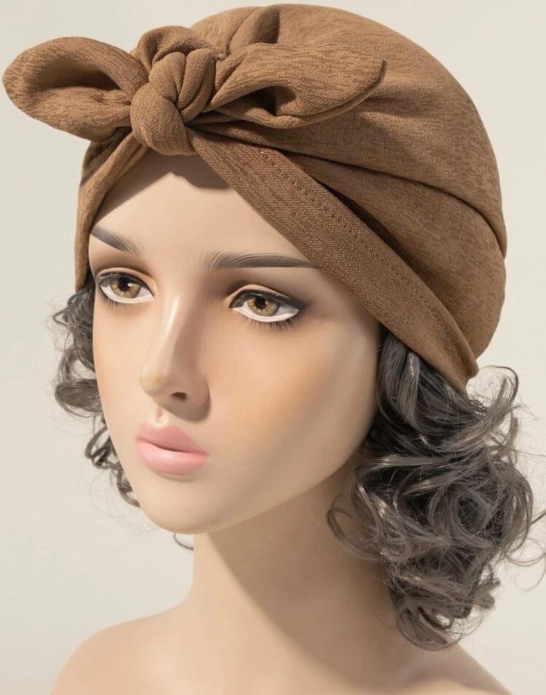قبعة بعقدة فراشه