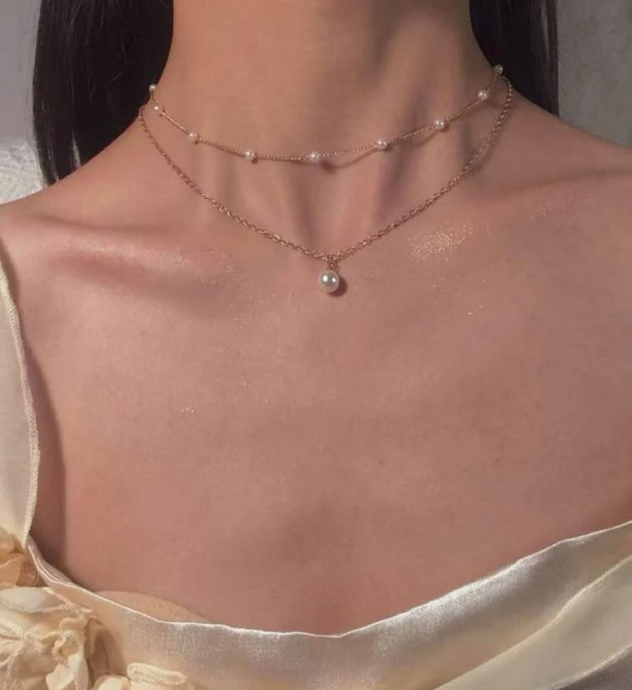 سلسال ذهبي بديكور