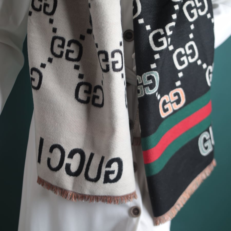 Gucci G10 shawl