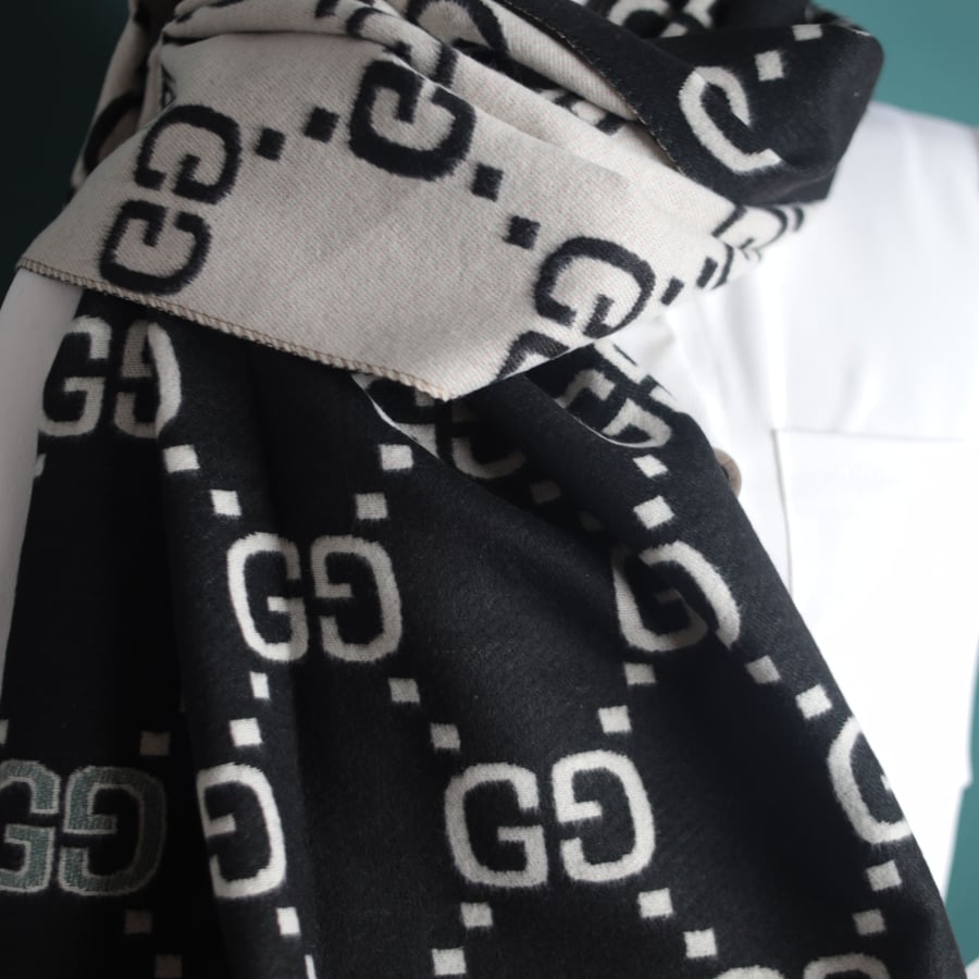 Gucci G10 shawl