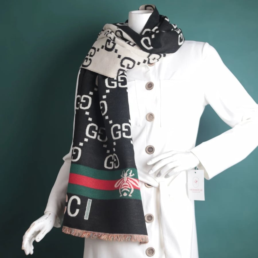 Gucci G10 shawl