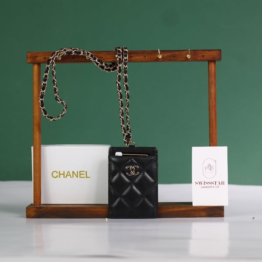 حامل بطاقات شانيل C18