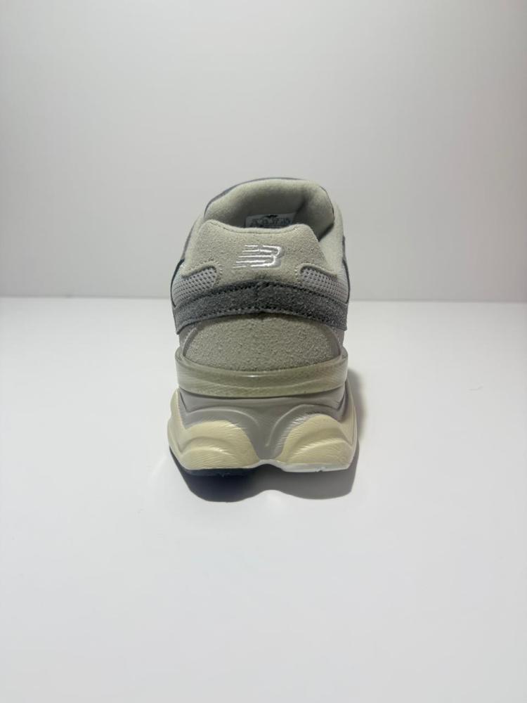 حذاء NEW BALANCE 9060 رجالي رصاصي اللون
