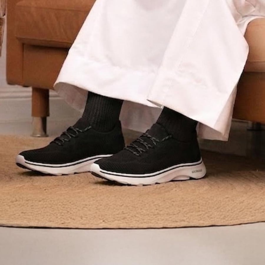 Casual stylish (DAILY) shoe with practical design in black 480